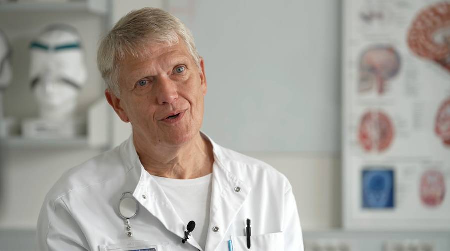 Poul Jennum er søvnforsker, overlæge og professor i neurofysiologi. Foto: Apoteket