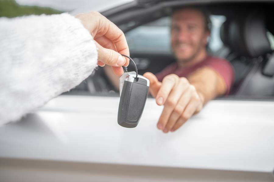 Med Køb-bil-pakken kan du med ro i sindet overtage nøglerne til din nye brugte bil. Foto: Getty Images