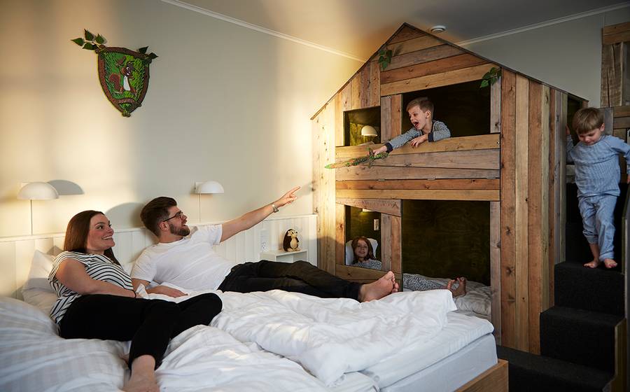 Skov-temaet på Hotel Fårup lægger op til både hygge og sjov for hele familien. Foto: Fårup Sommerland